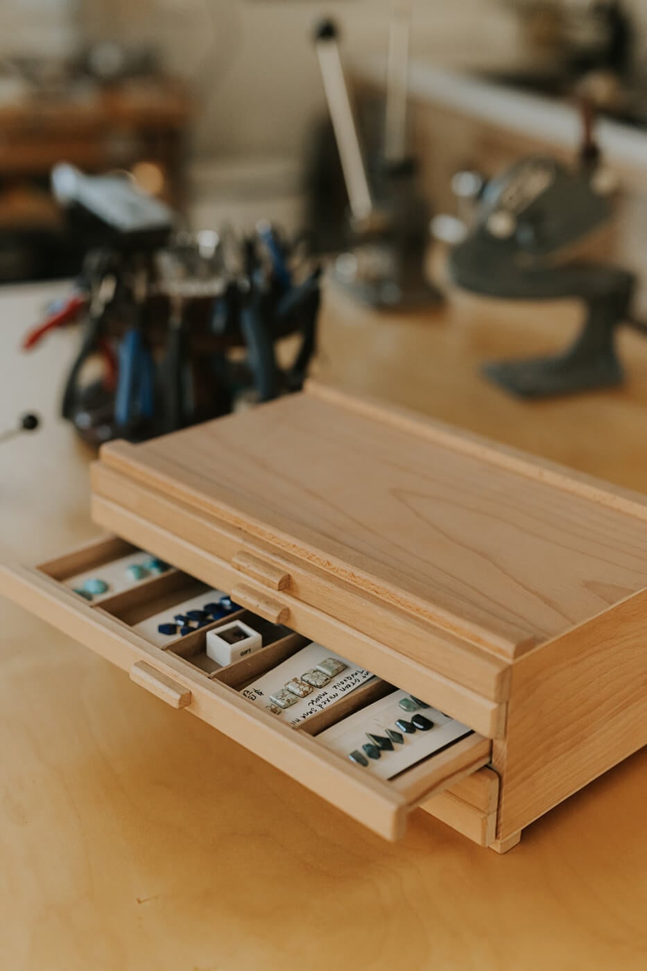 Tip for storing cabochons in your jewelry studio.