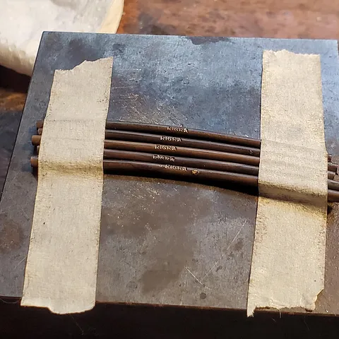 Here is a stamping tip from @rigra.de.alvear - To hold these round pieces of wire in place just use a little tape! It...