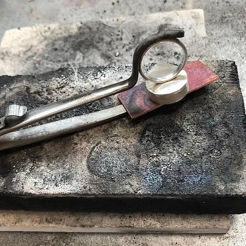 Here is a tip for soldering a larger bezel onto a ring from @ladypearljewelry -“Head and shank tweezers: Ideal tool to...