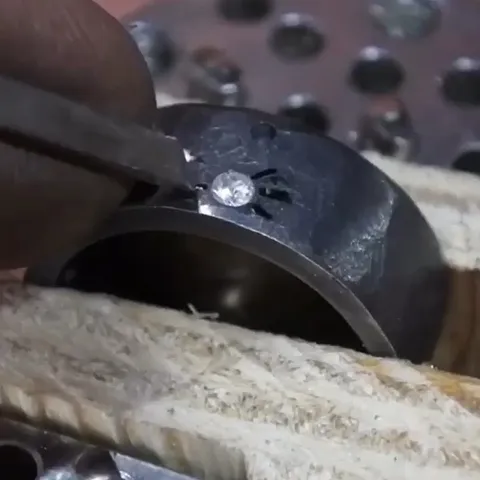 Here are some tips on bead setting from @rustysjewellery - “ • Start your square/lozenge graver (using a 2.5mm square...