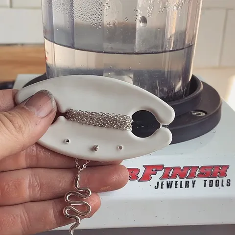 Here is a little tumbler hack I’ve been testing for a few months that I wanted to share! To keep my chain from tangling in...