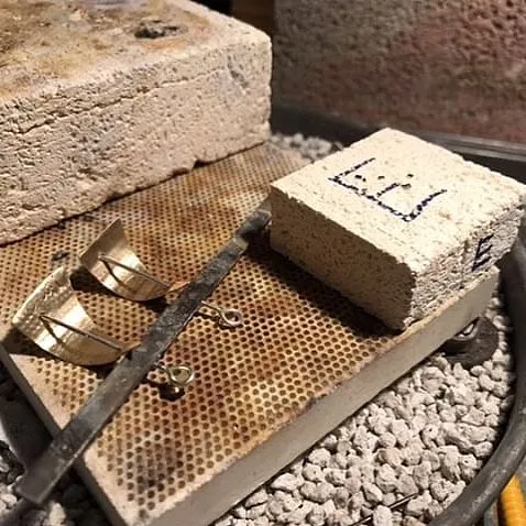 Here is a tip for organizing/keeping track of solder while you work from @lisepomeroy - “I use a piece of kiln block with...