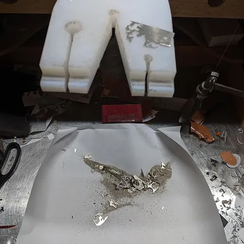 Here is an easy way to collect the dust and scraps created when sawing from @anamericanmetalsmith - “I notice some people...