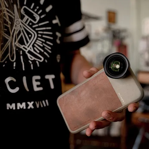 For this week’s #tooltalktuesday I wanted to talk about my @moment Macro lens and how I’ve used it in my studio and to...