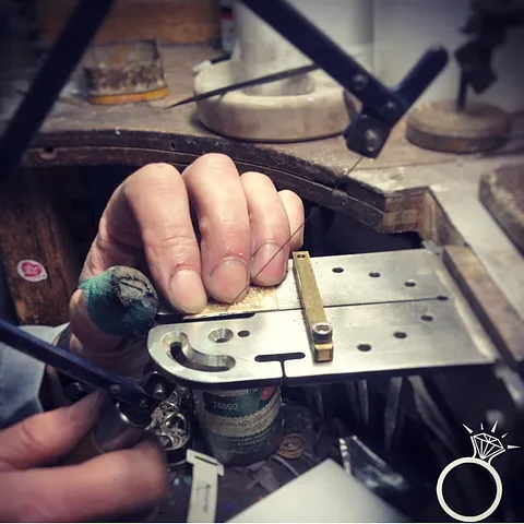 Here is a sawing tip from @andrewberryuk - “When piercing a straight line, tilt the piercing saw frame forward. This helps...