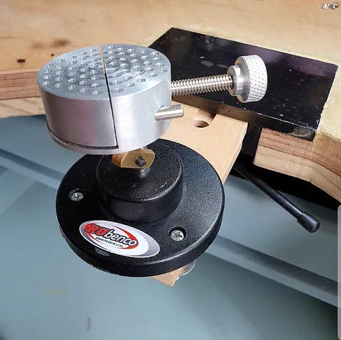 Here is a tip for securing a work holding vise without losing bench space from @lija_jewelry - “I have a bench pin vise...