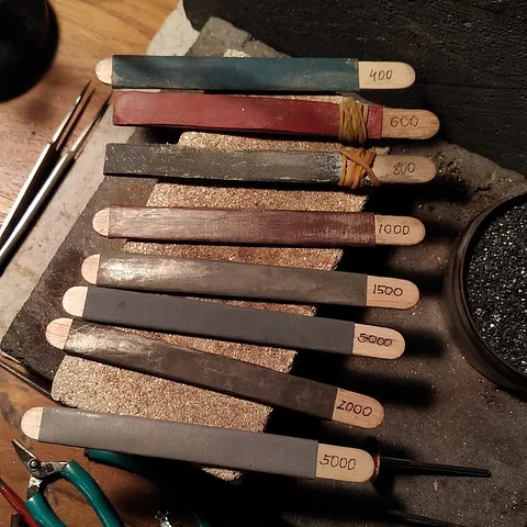 Here is another #diy sanding stick from @mooncoocoo_jewelry - “I take popsicle sticks, then I just cut sandpaper and wrap...