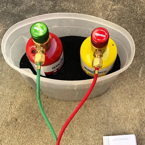 Here is a little solution for small disposable tanks if you do not have a caddy from @benchofbezalel - “I was setting up...