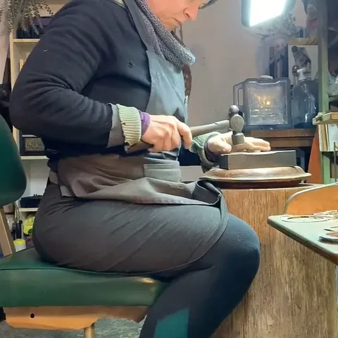 Here is a tip on proper hammer form to help prevent pain and discomfort from @captainmeegleton - “To prevent pain and be...