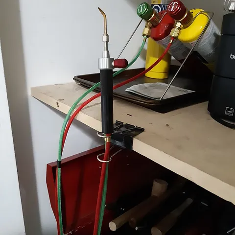 Here is a #diy torch holder from @hushandhavenstudio - “I use an extra large binder clip to secure my torch, keep the...