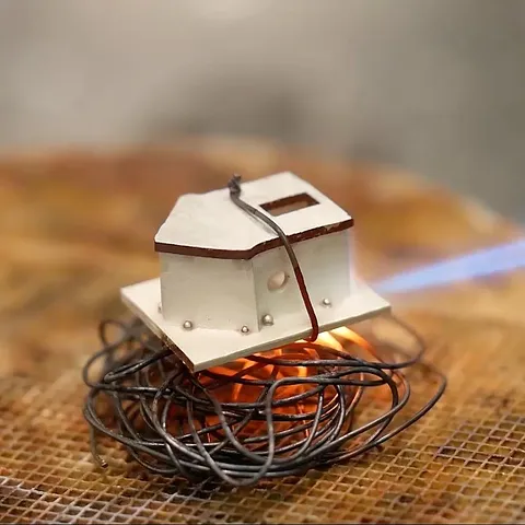Here is a great soldering tip from @objectif.bijoux - “Create a nest with binding wire! So that the flame can pass below,...