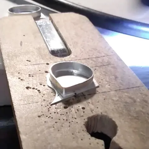 Here is a tip to check that your bezel is properly soldered from @phoenixmtncreations - “A small flashlight works great to...