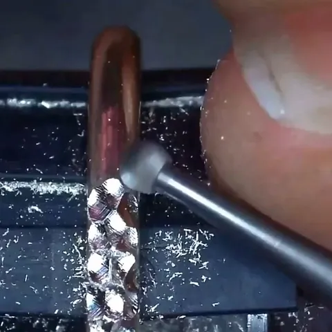 Here is a texturing tip from @lucywalkerjewellery -“One of my favourite bur textures (ball bur), it takes a little...