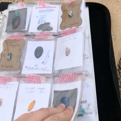 Here is a tip for storing your cabochons from @vaguely_samantha - “My dad and I collect baseball cards and one day it...