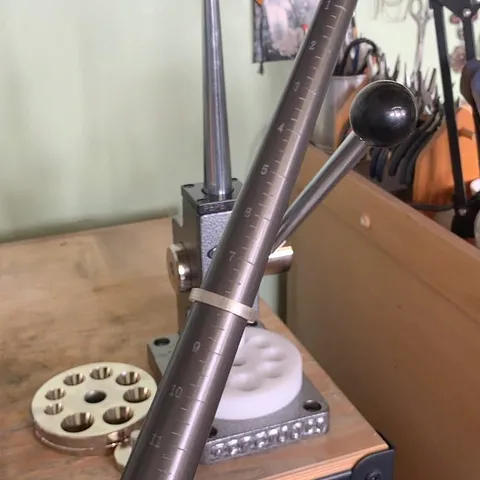 #sponsored for this week’s #tooltalktuesday I am super excited to show off my @pepetools_usa Ring Stretcher + Reducer -...