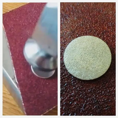 Here is a tip to texture metal from @goudsmederijlamoon - “Just some sanding paper and a hammer, it gives great texture!“...