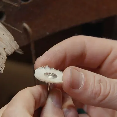 Here is a tip for working with goats hair polishing brushes from @roseandcrownjewellers - “Shortening your goats hair...