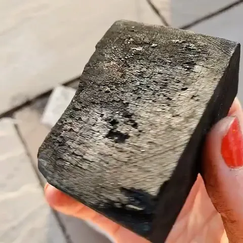Here is a tip for refreshing your hard charcoal block from @sophie.cunliffe.jeweller - “Refreshing an old charcoal block...