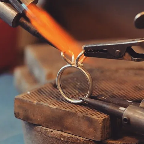 Just discovered the incredible work of @williamwhitejewelry go follow him! He shares his unique techniques including this:...
