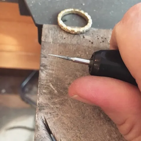 Talented jeweler @nadinekieftjewelry shared her favorite attachment for her flexshaft. It’s a diamond drill bill that she...
