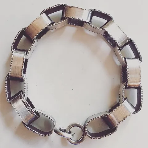 The METALSMITH CHALLENGE starts today! The theme this month is ⛓ CHAIN ⛓Rules: 1️⃣ HAVE FUN 2️⃣ TRY SOMETHING NEW 3️⃣SHARE...