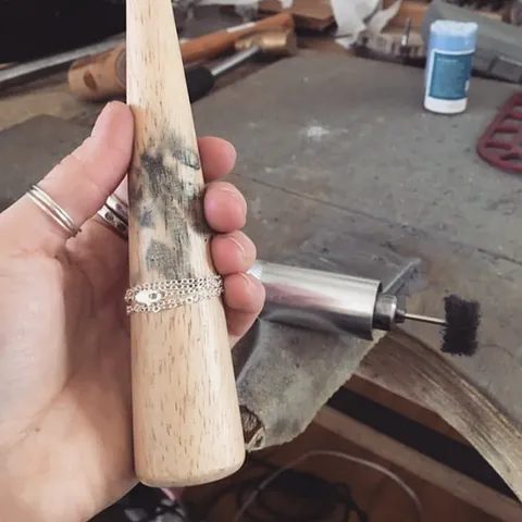 Here is another way to hold a chain while polishing, wrap it around a wooden mandrel! Thank you so much for sharing...
