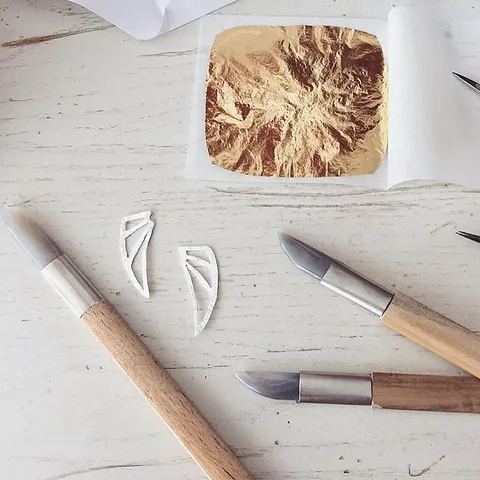 Jeweler @susanfauman applies her 24k gold accents (keumboo) using a hot plate! I had no idea you could do that and now I...