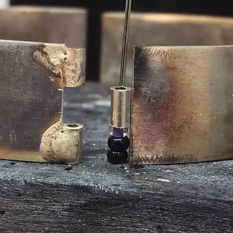 Thank you so much for sending me this unique technique @sophiabrand -“My tip is glass beads when you solder a moving...