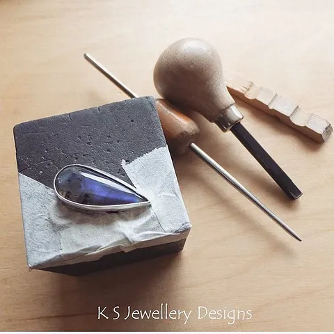Love this post from jeweler @ksjewellerydesigns which has some great stone setting tips - “I have started to set the...
