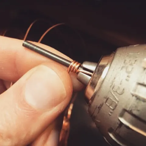 Here is another jump ring making hack, a huge thanks to @alastaircallumjewellery for these great pictures that show the...