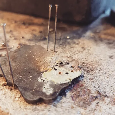 Here is an incredible prong setting tip from @mirieldesign - “Drill holes in a scrap metal plate (any metal works), and...