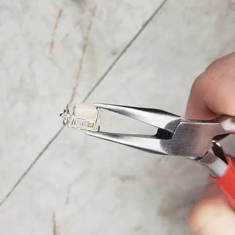 Here are two specialty pliers that are a game changer for prong settings from @sinead_cleary_jewelry - “Basically the tips...