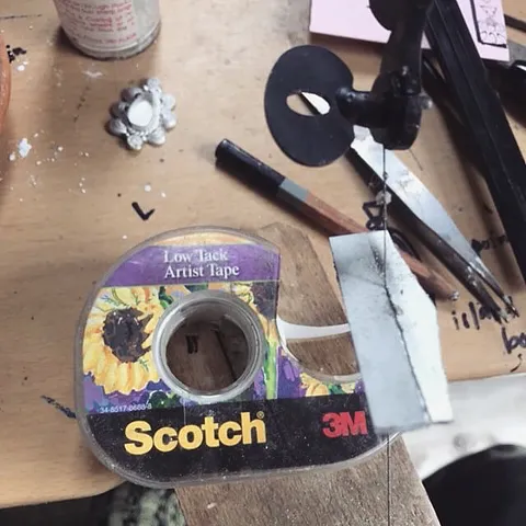 Here is another technique to help you saw out your designs from @jupiterschildco “I draw on low rack artist tape, which is...