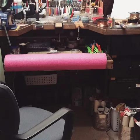 Happy 4th of July! Since it’s a holiday I chose this delightful tip from @wirebinder she cut up a pool noodle to use on...
