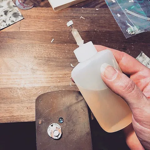 Here is a simple solution to keep your liquid flux tips from getting clogged from @brandys_crowtotem “Cut an eraser off a...