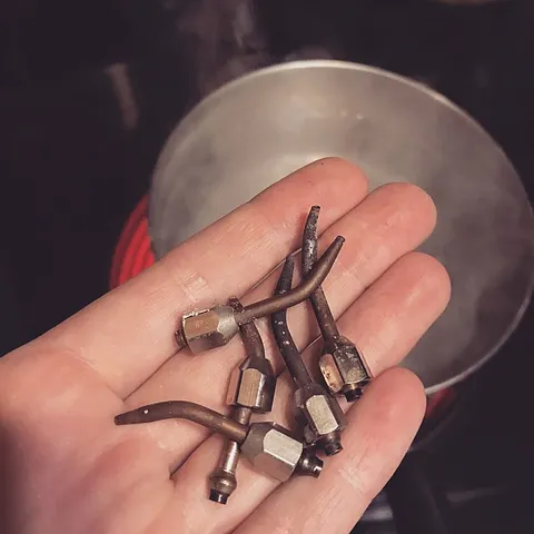When your torch is crackling and suddenly cuts out with a pop it may be time to clean your torch tips!  @moonshinedivineco...