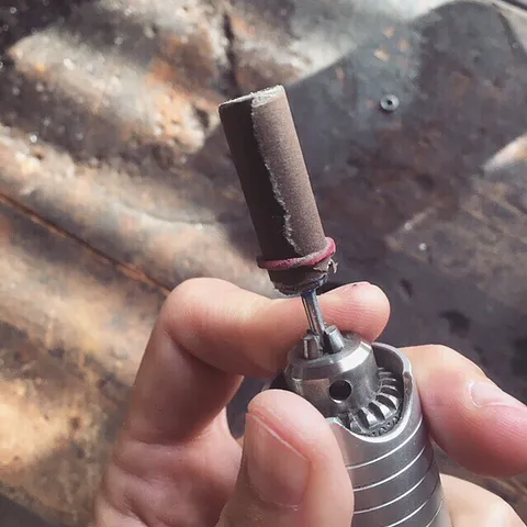 If you want to secure your sandpaper to your split mandrel use this tip from @karlaurbachartisan - Orthodontic rubber...