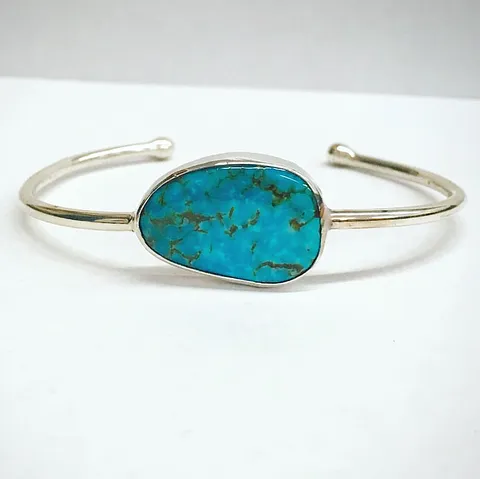 Let’s talk about Argentium Silver - thank you @sinead_cleary_jewelry For imparting your wisdom and experience with this...