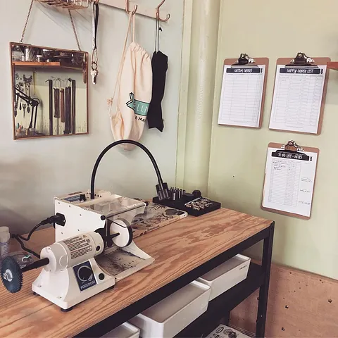 Here is a simple, but game changing organizational tip from @bearandtheadelaide - I started using Jessie's method of...