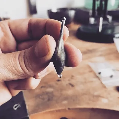 For all you stone-setters out there, you need a wax stick! Thank you @twinklebird for showing us yours! 🙏🏻 “Tip for a wax...