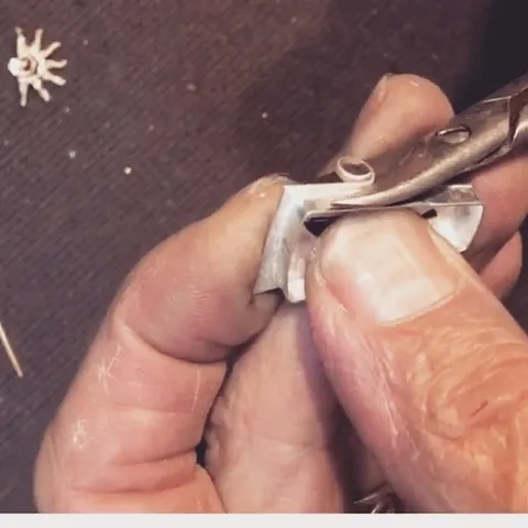 Here is a tip for trimming excess material around a bezel from @nancyhoytjewelry - “The curve on the old style cuticle...