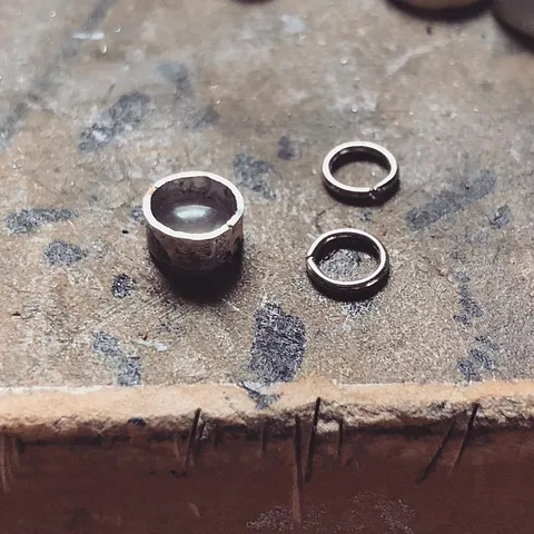 Here is a solution for creating your own stepped bezel from @citybythelakejewelry - “For stepping up a stone I like to use...