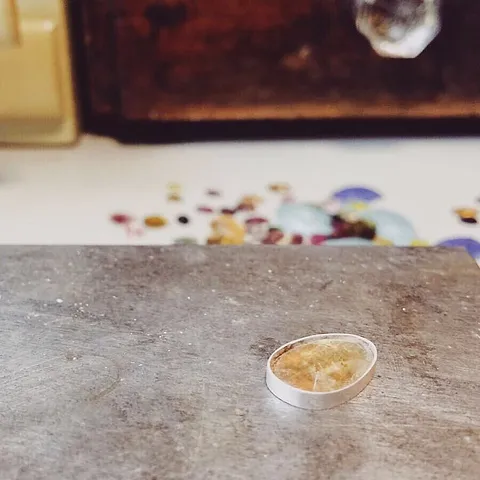 Here is a tip for achieving the correct bezel height from @rosyrevolver (and a GIVEAWAY from @rosy.on.the.rocks 😁❤️) - “1....