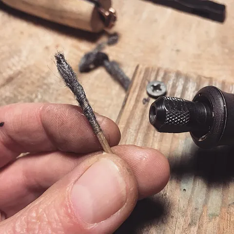 Here is a little DIY polishing mandrel for your dremel or flexshaft from @azetama - she takes a toothpick and carefully...