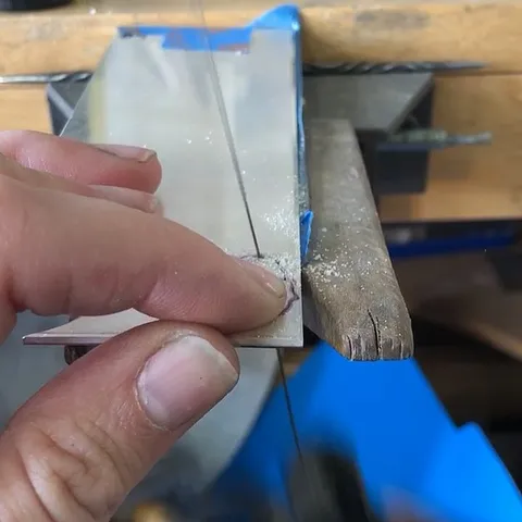 Here is a tip for cleaning your space, cleaning your work while you saw, drill or cut seats - something I only started...