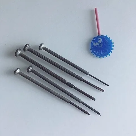 Here is a tip for creating your own carving tools from @argenta.shop - “I modify inexpensive screwdrivers! Any small...