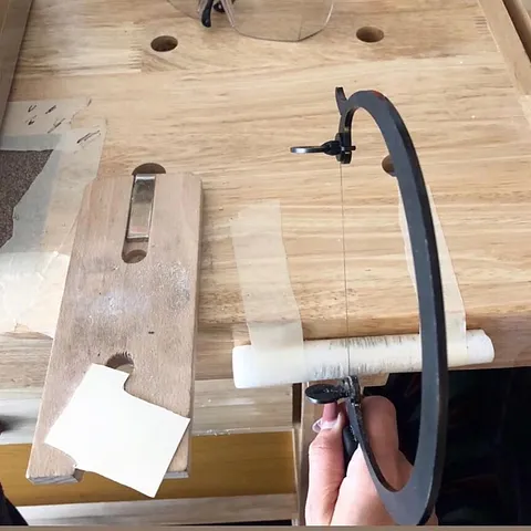 I like this system set up by @revel.designs.by.shelly to keep her sawblades lubricated while working! -“To lube your saw...