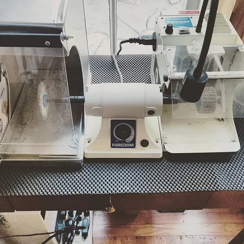 Here is an awesome tip for using your polishing machine safely if bolting down isn’t an option from @cobraqueen - “Use...