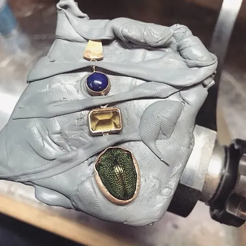 Here is a technique for securing your work while stone setting from @alwaysaleda - “The t-plate from GRS is a Godsend. I...