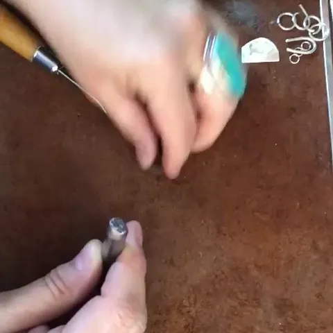 Here is a method for stretching that bezel that is just a little too tight 😬 from @dancingbluestone - “I pry the...